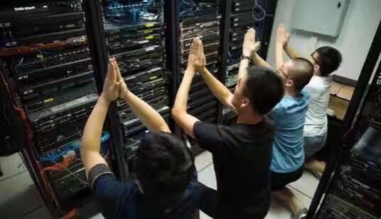 名称：拜神祈求不宕机
关键词：拜神祈求不宕机
尺寸：536×308
类型：JPG
